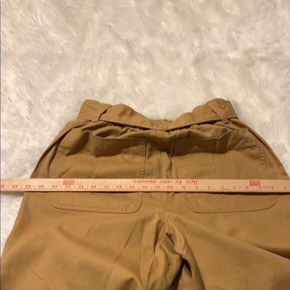 Tan Ankle Baggy Cropped Cargo Pants with Modern Silhouette. NWOT never worn - Picture 6 of 9
